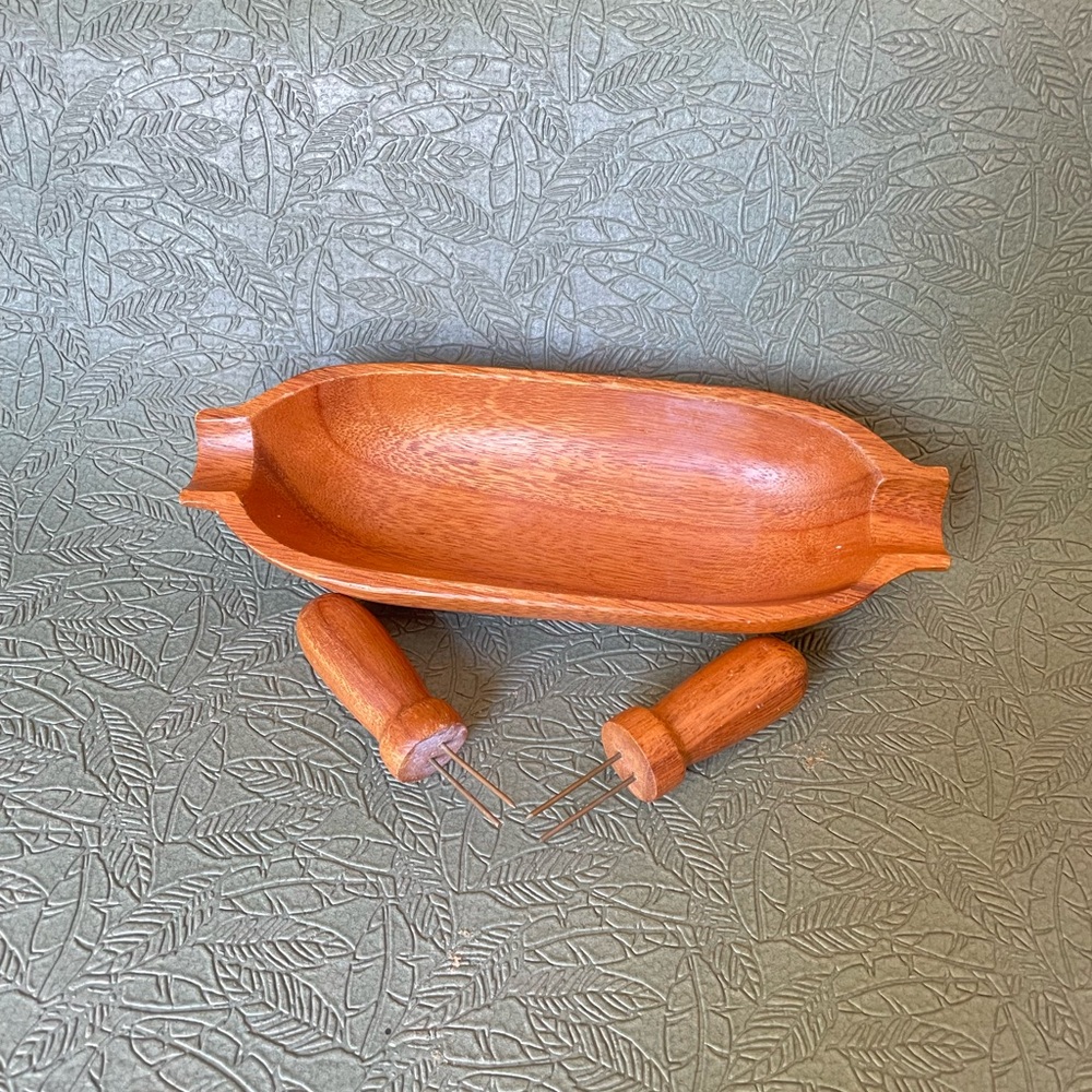 Wooden Corncob Dish with Skewers